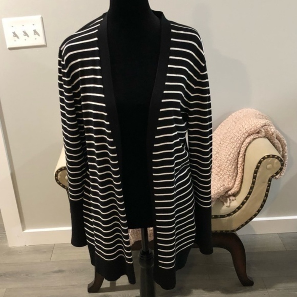 NWOT Cable & Gauge Black & White Striped Bell Sleeve Cardigan Size M